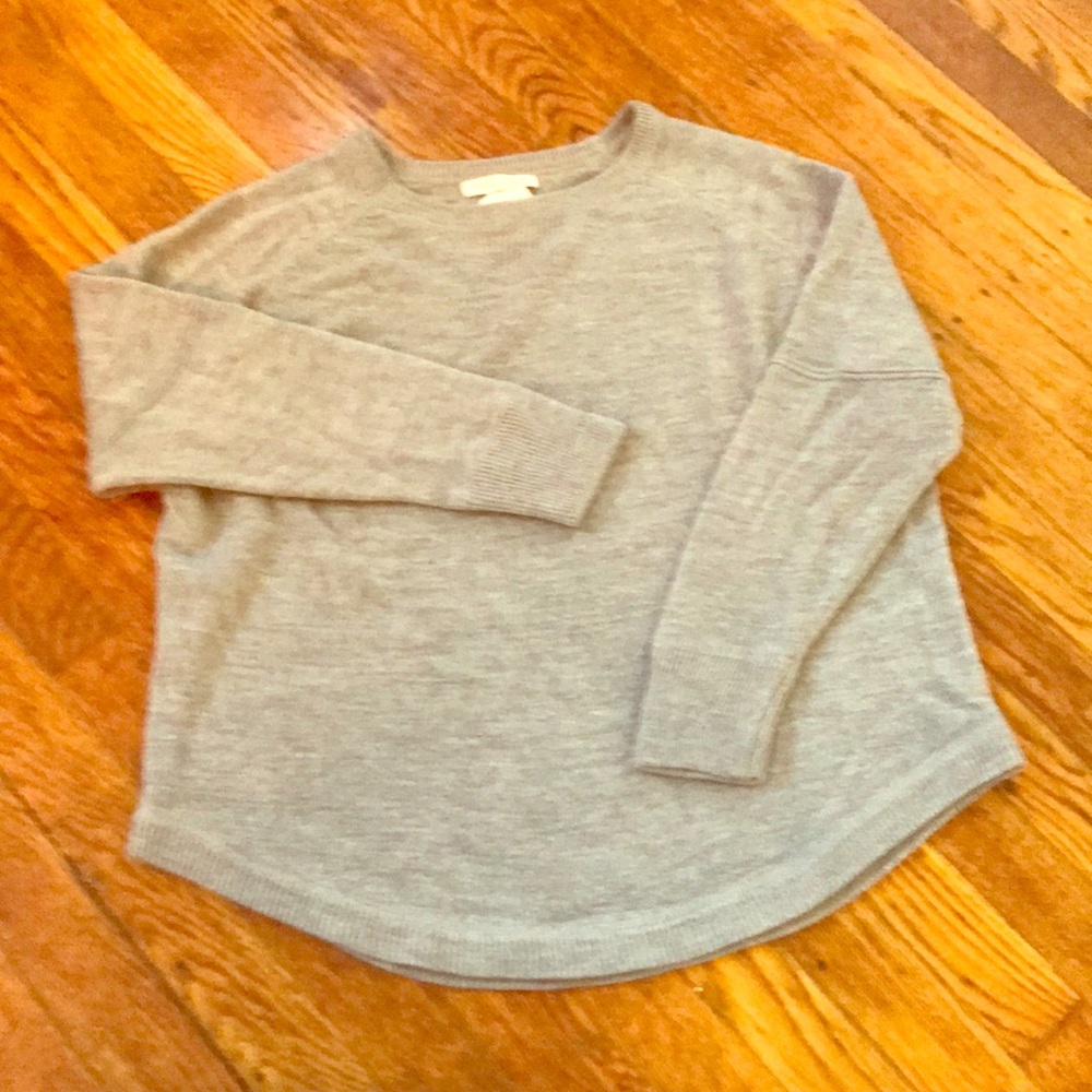 Cute grey 3/4 sleeve soft grey sweater